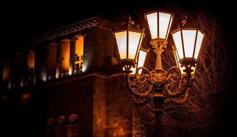 La seguridad de la luz: una breve historia de la iluminación en los  espacios públicos
